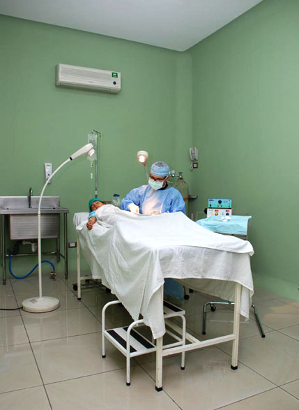 Sala de Cirugía Clínica Privada de Urgencias PZ